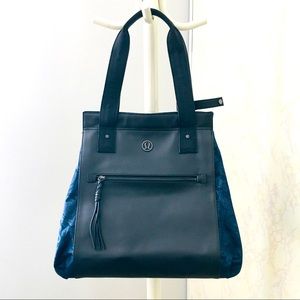Lululemon shoulder bag